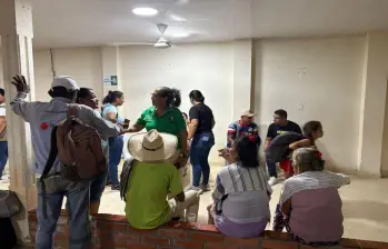 Algunos de los campesinos desplazados de la ruralidad de Yondó en el albergue habilitado. FOTO: Imagen tomada de redes
