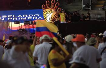 Hasta el momento, el candidato no ha salido a la tarima. Foto: Camilo Suárez