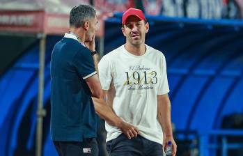 El entrenador antioqueño Sebastián Botero y su asistente técnico, Francisco Nájera, seguirán trabajando en el Medellín con las divisiones menores. Foto: Manuel Saldarriaga