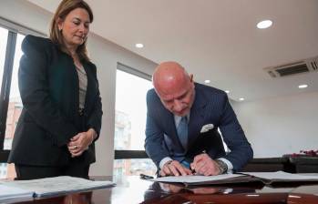 El director de la Adres, Iván Sánchez, durante su nombramiento y posesión ante la ministra Ana María Vesga. FOTO COLPRENSA