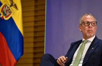 El Audi oficial de la Embajada de Colombia en Brasil sufrió daños severos y fue declarado en pérdida total. FOTO: Colprensa