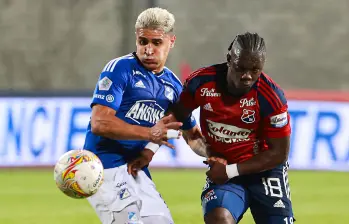 En la foto se ve a Daniel Cataño, cuando jugaba en Millonarios, junto al extremo vallecaucano Edwuin Cetré, jugador del Medellín. Foto: Manuel Saldarriaga