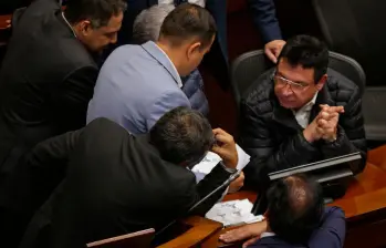 Durante la sesión de este lunes hubo polémica tras el escrutinio pues, si bien había 102 senadores, aparecieron dos votos de más. FOTO: COLPRENSA