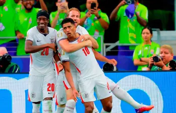 Noni Madueke, Jude Bellingham y Harry Kane, los ingleses en el partido contra Croacia. Los dos primeros usan el “vamos” constantemente en medio del juego. FOTO Getty