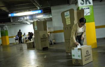 A tres días de las elecciones regionales –en las que el país elegirá a los nuevos alcaldes, gobernadores, ediles, concejales y diputados–, el ministro del Interior, Luis Fernando Velasco, insistió en el llamado del Gobierno para luchar en contra de la compra de votos en estos comicios. FOTO: COLPRENSA