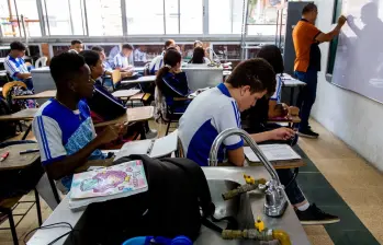 La firma estudió a más de 14.000 colegios, sin embargo, debido a que 809 cumplían requisitos mínimos, fueron evaluados en diferentes materias para determinar el escalafón a nivel nacional. Foto: Julio Herrera