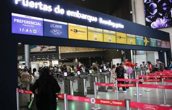 Tres incidentes en menos de tres meses en el Aeropuerto Internacional El Dorado reabren una discusión sobre tensiones estructurales en la operación aérea más exigente del país. FOTO: COLPRENSA