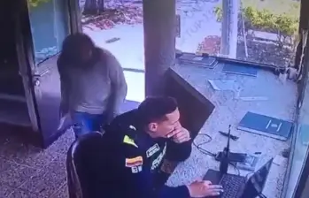 Michell Felipe Santos Rodríguez sufría de esquizofrenia. Atacó con cuchillo a un policía en Bogotá. Foto: redes