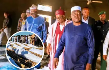 Mientras un grupo de jóvenes se reunía alrededor de un balón, hombres armados irrumpieron para silenciar sus gritos de gol con ráfagas de disparos. FOTO: AFP y captura de video de redes sociales @Chude_ND1