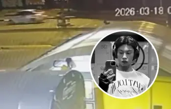 Esta sería una de las tomas de las cámaras de seguridad que captó el accidente en donde el carro “fantasma” atropelló y mató al joven en la avenida Caracas. FOTO: Captura de video de redes sociales y cortesía