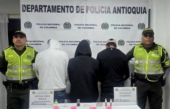 Capturados por tráfico de sustancias en Antioquia. FOTO: CORTESÍA POLICÍA