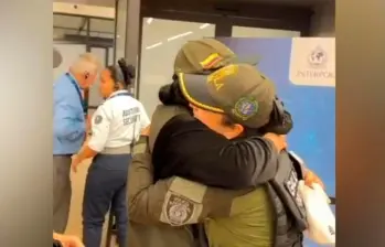 La joven de 21 años fue rescatara por el Gaula y autoridades ecutorianas. FOTO: GAULA