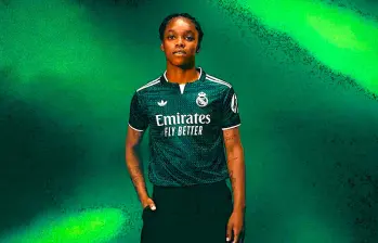 La delantera colombiana Linda Caicedo con la nueva camiseta del club. Esta será la segunda indumentaria del Real Madrid para la temporada 2026-2027. FOTO TOMADA X@realmadridfem