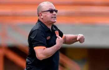 El técnico vallecaucano Alberto Suárez, dejó de ser el técnico de Envigado, tras llegar a un acuerdo con las directivas del club, con el cual logró el título del Torneo BetPlay-1. FOTO CORTESÍA ENVIGADO