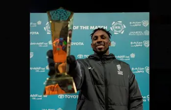 El delantero colombiano Julián Quiñones, quien también se nacionalizó mexicano igualó a Cristiano Ronaldo como goleador de la Saudi Pro League.FOTO TOMADA X@Alqadsiah