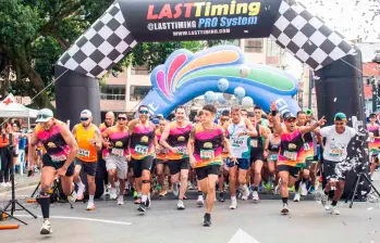 Dos mil personas llegaron hasta Barbosa para participar de la quinta edición de la Carrera de la Piña que dio apertura a las fiestas de la localidad. FOTO CORTESÍA 