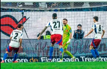 Los jugadores de Hamburgo celebran la goleada y el regreso a la Bundesliga, tras siete años. FOTO TOMADA X@Santulo_Usa75