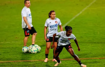 Linda Caicedo y Leicy Santos lideran la Selección Colombia femenina que este viernes se mide en el Atanasio Girardot a Perú, en el arranque de la Liga de Naciones. FOTO MANUEL SALDARRIAGA 