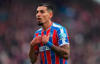 Daniel Muñoz estuvo ausente en la victoria del Crystal Palace por la fecha 14 de la Premier. FOTO @CPFC