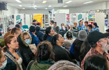 A los expertos les preocupa que entidades como la Nueva EPS no tienen la capacidad para recibir el número de pacientes que les asigna el decreto. FOTO: Colprensa