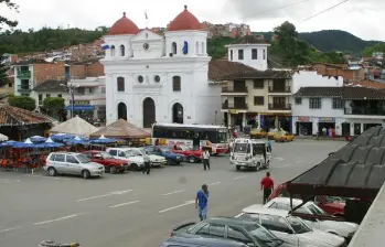 En la carta se afirma que a los contratistas se les estaría condicionando la renovación de sus contratos para que apoyen a un candidato. FOTO: EL COLOMBIANO