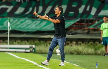 El entrenador bogotano Lucas González, de 45 años, apenas dirigirá su primer partido por Liga con Nacional el domingo en Montería. Foto: Camilo Suárez