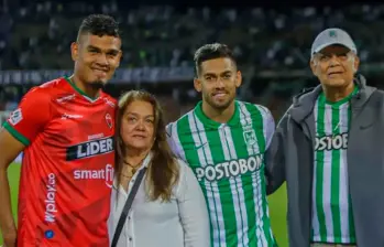 Andrés Felipe cuando militaba con Atlético Nacional, aparece en la foto con su hermano José Eduardo y su padre Adolfo Andrade, quien falleció este sábado en Cali. FOTO TOMADA INSTAGRAN PIPEANDRADE