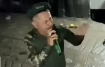 Este es uno de los supuestos disidentes parranderos que aparecen en los videos grabados en Briceño. FOTO Captura de pantalla