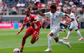 Jerson Esteban Lagos Giraldo (derecha) jugó 24 minutos en el debut de Auckland frente al Bayern Múnich en el Mundial de Clubes (10-0). FOTO: GETTY