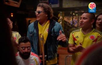 Carlos Vives es el artista elegido por la Federación Colombiana de Fútbol para crear el himno de la Selección para el Mundial de Norteamérica y la campaña de Fiebre Amarilla para respaldar al equipo. FOTO PANTALLAZO 