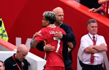 El técnico Arne Slot escribió un emotivo mensaje para despedir a Luis Díaz quien seguirá su carrera en Alemania. FOTO TOMADA X@LFC
