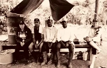 De izquierda a derecha Maryuri Hernández, Jesús Valero, Jaime Caicedo, Óscar García y Nixon Peñalosa. FOTO CORTESÍA FUERZAS MILITARES. 