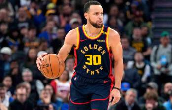 Stephen Curry logró una hazaña en la NBA, se convirtió en el primer jugador en llegar a 4.000 puntos en los lanzamientos de tres puntos. FOTO GETTY