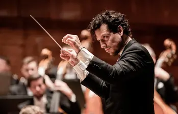 Paolo se graduó de Interpretación Piano en Universidad Católica de Chile, tiene un Diploma de Dirección de la U. de Chile, un Máster en Música de Yale School y un posgrado en Interpretación. FOTO Radoslaw Kazmierczak.