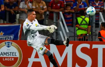 El arquero Aldair Quintana fue elegido como el jugador más valioso del Bucaramanga en el duelo ante Fortaleza en Brasil, por la quinta fecha del Grupo E de la Copa Libertadores. FOTO: Tomada de X @Atlético Bucaramanga 