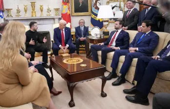 El presidente Donald Trump le ha regalado a casi todos los integrantes de su gabinete unos zapatos de una marca que tiene demandado al Gobierno de Estados Unidos. Foto: Getty Images