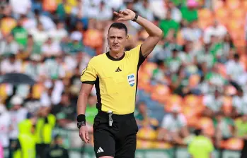 El árbitro Wílmar Roldán se recupera de una lesión de rodilla. FOTO: Manuel Saldarriaga