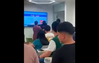 El momento, cuando entran dos personas encapuchadas, quedó captado en video. FOTO CAPTURA DE VIDEO