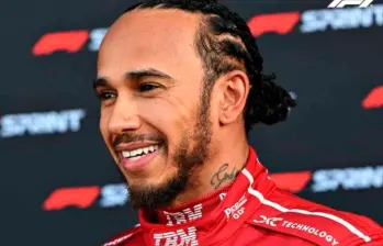 El piloto Lewis Hamilton ganó la pole position del Gran Premio de China que se disputa en la madrugada de Colombia. FOTO TOMADA X @F1