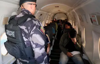 Así ocurrió el traslado de los cabecillas de la mesa de paz urbana que estaban en la cárcel La Paz, de Itagüí, a penitenciarías de Medellín, Bogotá, Girón, Cómbita, Ibagué y Valledupar. FOTO CORTESÍA INPEC