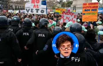 Las marchas en Buenos Aires contaron con la presencia de fuerzas policiales en la sede del Congreso. FOTO AFP