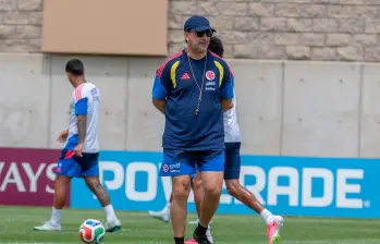 Néstor Lorenzo afina detalles a puerta cerrada para el juego ante Congo. FOTO JUAN ANTONIO SÁNCHEZ