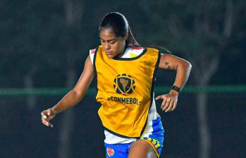 La delantera Maithé López, quien estuvo en el Sudamericano sub 20 y clasificó al Mundial de la categoría llegó como refuerzo a la selección mayores. FOTO CORTESÍA FCF 