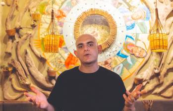 Él es Juan Santiago Gallego, el chef detrás de Proyecto Maloka. Desde hace 16 años ha investigado las tradiciones gastronómicas del Amazonas. FOTO: Camilo Suárez.