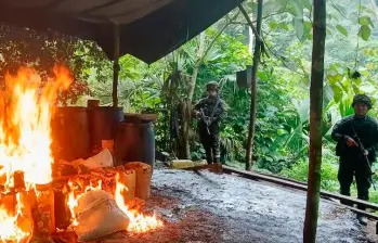 Los elementos hallados fueron destruidos de manera controlada en el mismo sitio. FOTO CUARTA BRIGADA