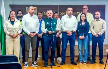 El gobernador de Antioquia hizo el anuncio de su intención de presentar una nulidad contra la suspensión de las órdenes de captura en compañía de los alcaldes del Valle de Aburrá. FOTO: Cortesía