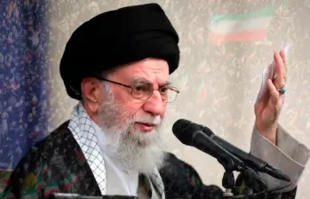 El ayatolá Alí Jamenei concentra el mando de las fuerzas armadas y la dirección estratégica de Irán. FOTO TOMADA DE X (@es_Khamenei).
