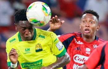 El Atlético Bucaramanga se mostró efectivo en los primeros minutos del partido en Medellín. Foto: Manuel Saldarriaga