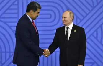 El Kremlin confirmó que mantiene comunicación con Venezuela, luego de versiones que señalan que Nicolás Maduro habría pedido apoyo militar a Rusia ante las presiones de Estados Unidos. FOTO: Getty Images. 