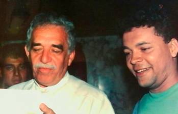 En marzo de 1991, durante el Festival de Cine de Cartagena, Arango le regaló a García Márquez su primer libro de cuentos. Foto cortesía del autor.